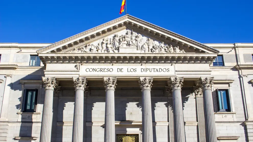 Autoconsumo y Comunidades Energéticas: Novedades del Real Decreto-ley 7/2025 que Debes Conocer